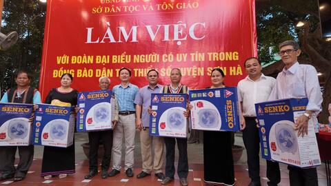 Lãnh đạo Sở Dân tộc và Tôn giáo đón tiếp và làm việc với Đoàn đại biểu người có uy tín trong đồng bào dân tộc thiểu số huyện Sơn Hà